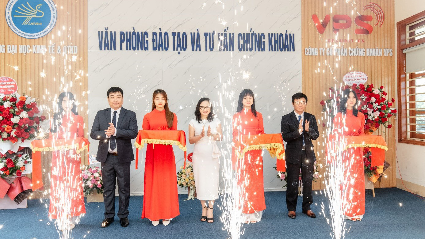 Lễ Khai trương văn phòng Đào tạo và Tư vấn chứng khoán TUEBA – VPS thành công rực rỡ